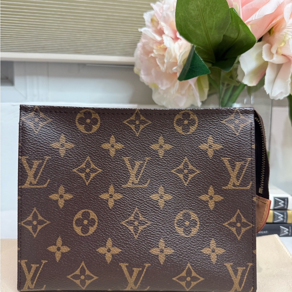 LV Monogram Toiletry 19